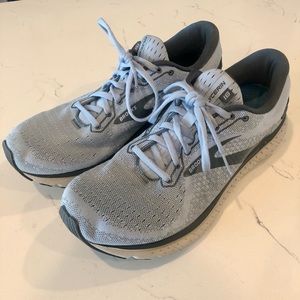 Women’s Brooks Glycerin 18 Running Shoes (size 11.5)